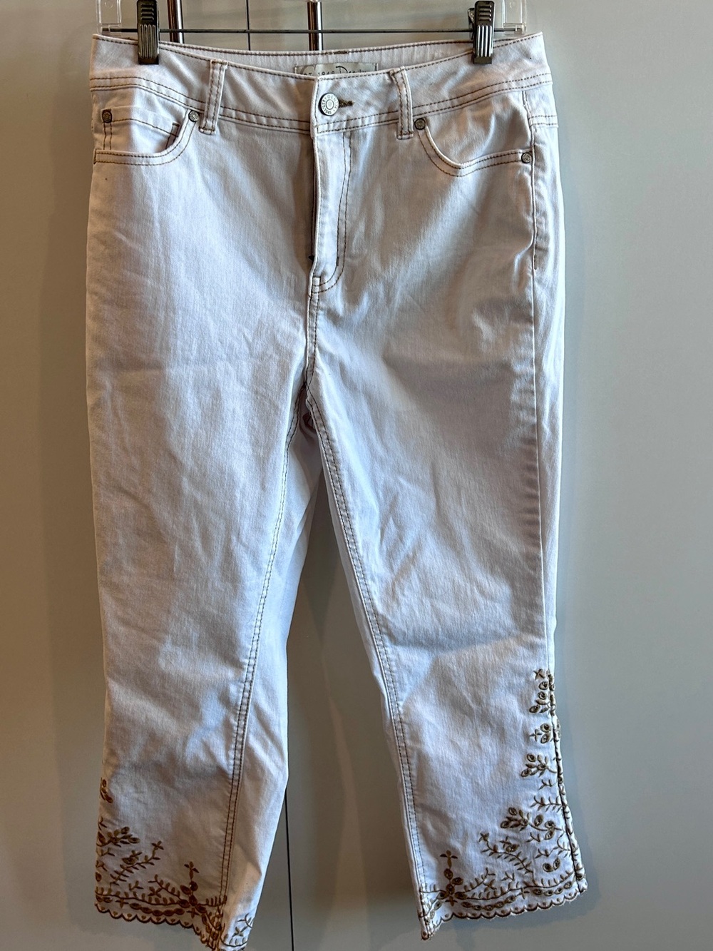 Perfect for Summer! Stretchy Embroidered White Cropped Jeans for Women
